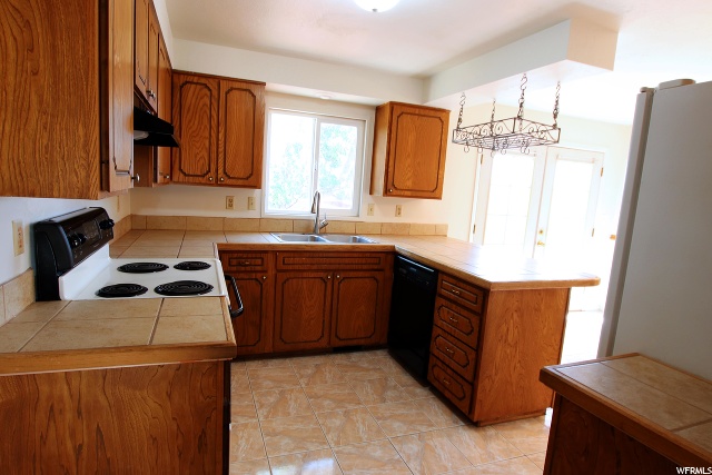 951 N 1235 W, Clinton, UT 84015 — photo 8