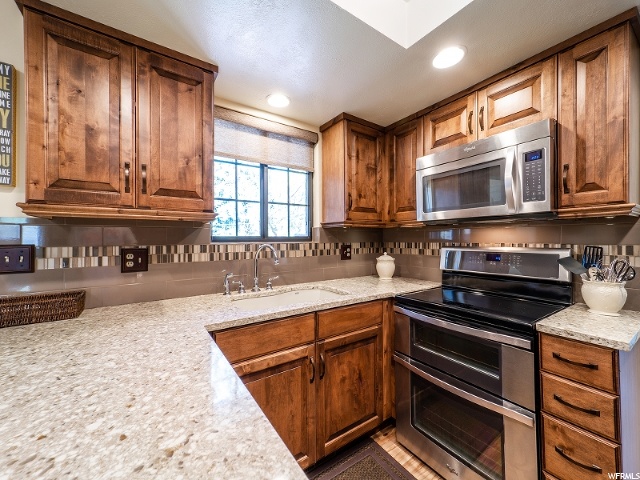 512 W Heritage Dr, Bountiful, UT 84010 — photo 2