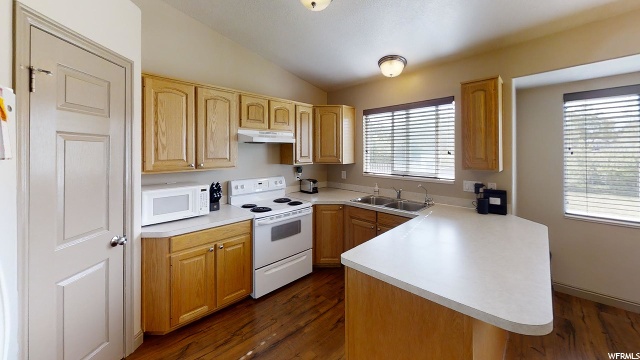 5914 S 2775 W, Roy, UT 84067 — photo 4