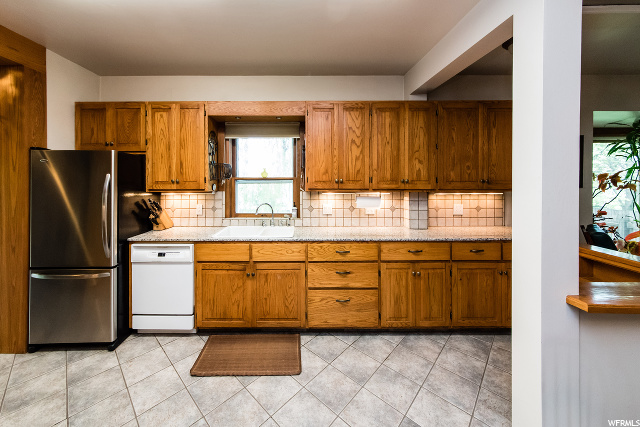 144 E Center St, Hyde Park, UT 84318 — photo 2