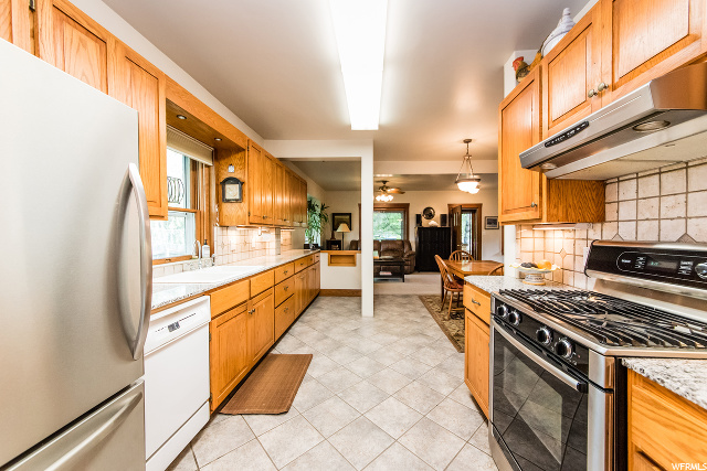 144 E Center St, Hyde Park, UT 84318 — photo 4