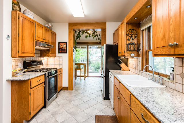 144 E Center St, Hyde Park, UT 84318 — photo 3