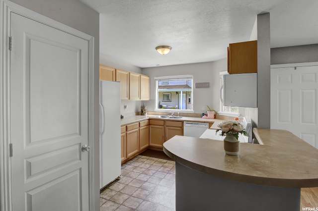 557 E Laurel Hurst Ct, Ogden, UT 84401 — photo 9