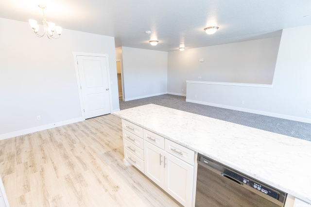 180 W 1575 N #204, Logan, UT 84341 — photo 4