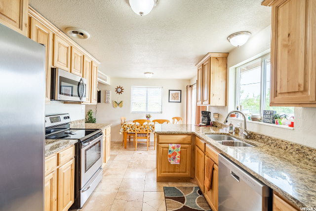 300 W 2575 N, Sunset, UT 84015 — photo 4