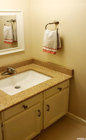 654 E Cobblestone Ln, Midvale, UT 84047 — photo 9