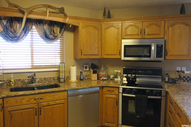435 W Main St S, Torrey, UT 84775 — photo 7