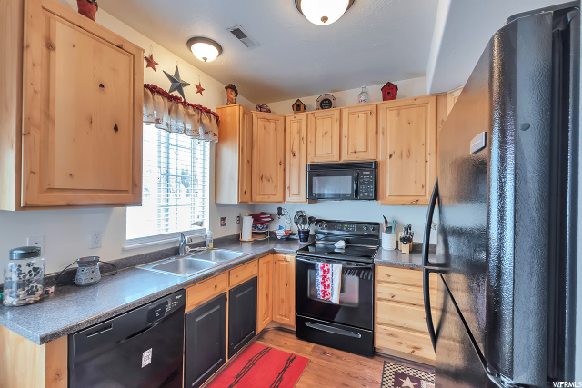 736 N 200 E, Springville, UT 84663 — photo 7