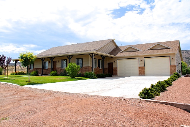 152 E Center St, Newcastle, UT 84756 — photo 3