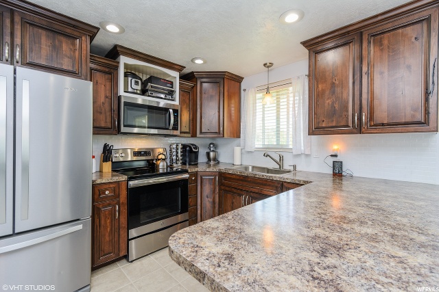 565 N Colonial St E, Layton, UT 84041 — photo 5