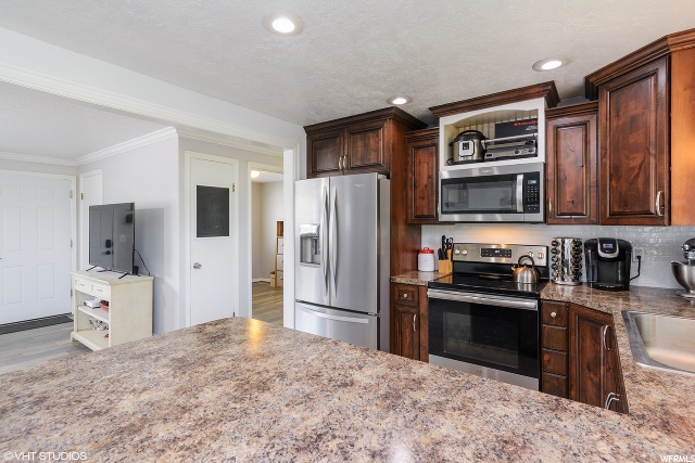 565 N Colonial St E, Layton, UT 84041 — photo 6