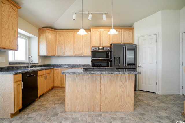 5627 S 3200 W, Roy, UT 84067 — photo 9