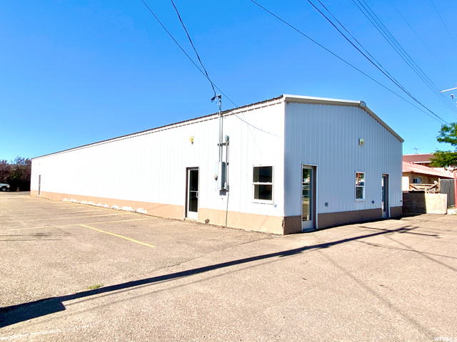 341 E Main St, Vernal, UT 84078 — photo 2