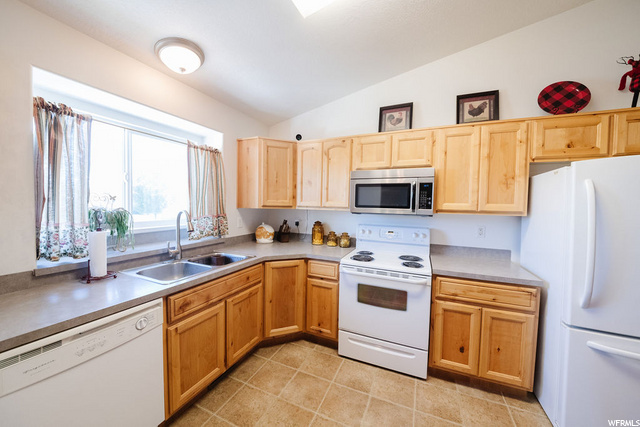 2581 W 1890 N, Clinton, UT 84015 — photo 8
