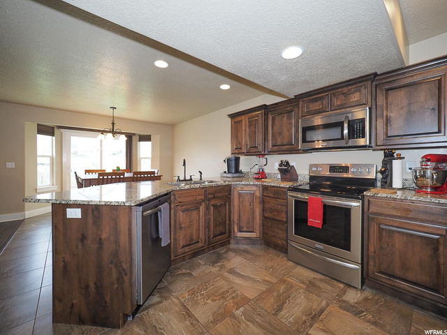 987 Mountain Shadow Dr, Layton, UT 84040 — photo 8