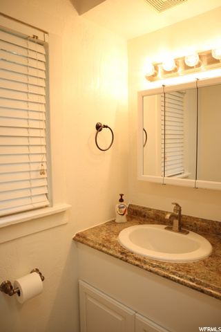 155 S Main St, Providence, UT 84332 — photo 9