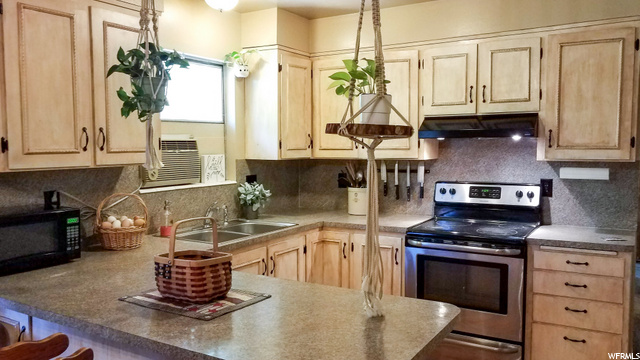 164 S Center St, Hyrum, UT 84319 — photo 2