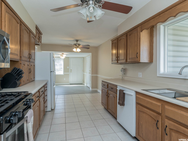 696 W Park Cir S, Bountiful, UT 84010 — photo 8
