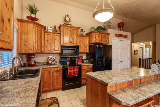 762 W 910 N, Clinton, UT 84015 — photo 6