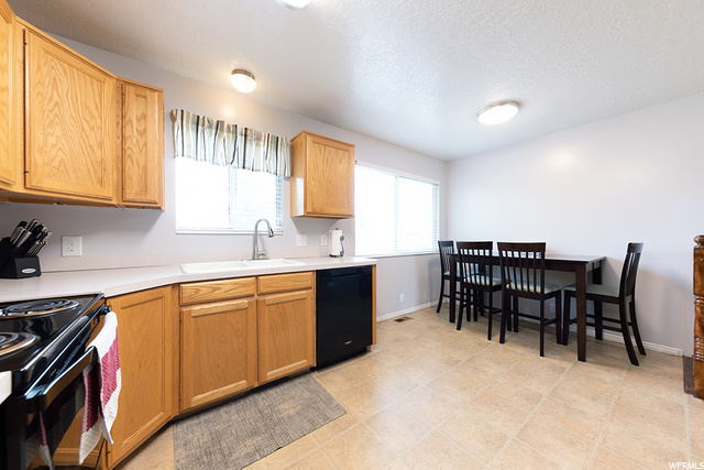 607 W 950 N, Clinton, UT 84015 — photo 7