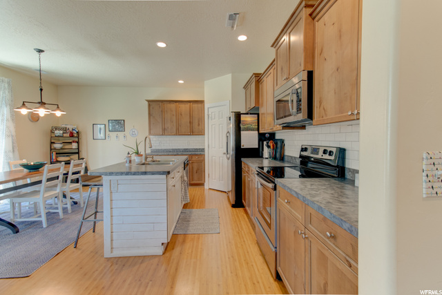281 W 680 N, Centerville, UT 84014 — photo 3