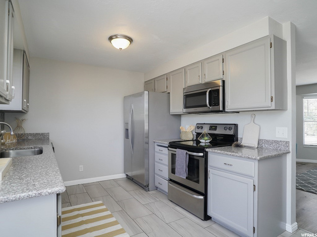 923 S 300 E, Layton, UT 84041 — photo 9