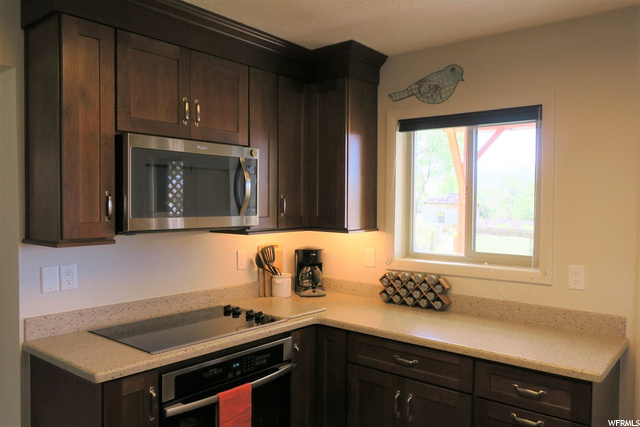 291 W Main St S, Bicknell, UT 84715 — photo 6