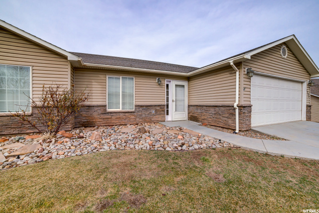 1292 S Red Valley Ct E, Moab, UT 84532 — photo 4
