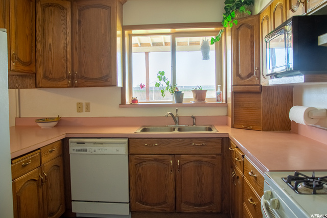 331 W Center St, Hinckley, UT 84635 — photo 5