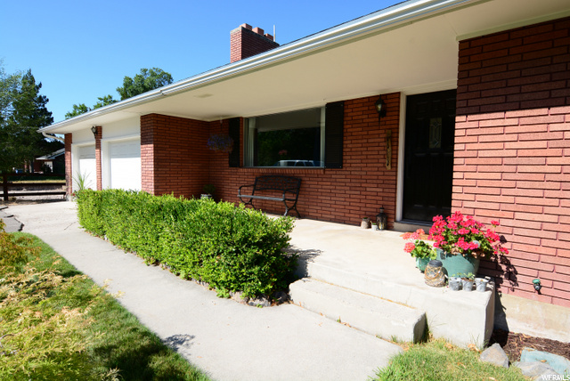 827 S 600 E, River Heights, UT 84321 — photo 2