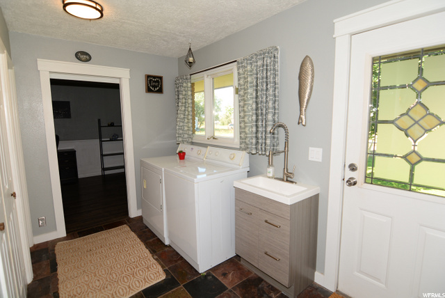 827 S 600 E, River Heights, UT 84321 — photo 10