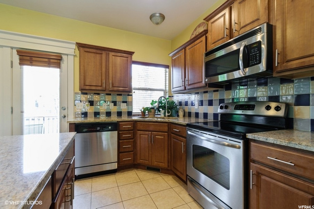 1069 E Quarry Sands Ln, Sandy, UT 84094 — photo 11