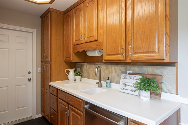 1352 E Waters Ln, Sandy, UT 84093 — photo 9