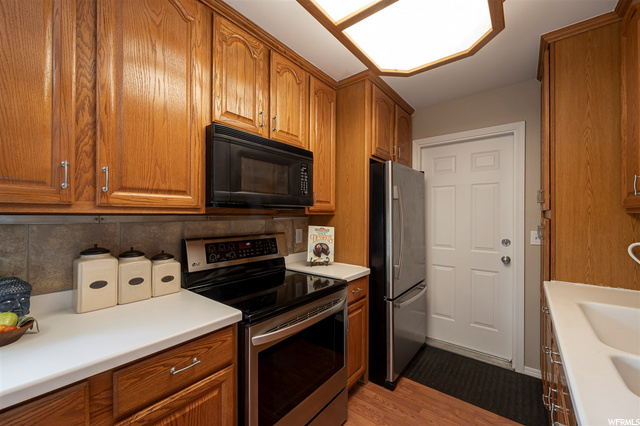 1352 E Waters Ln, Sandy, UT 84093 — photo 10