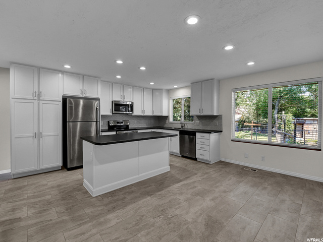 1023 E Fallbrook Way S, Sandy, UT 84094 — photo 3