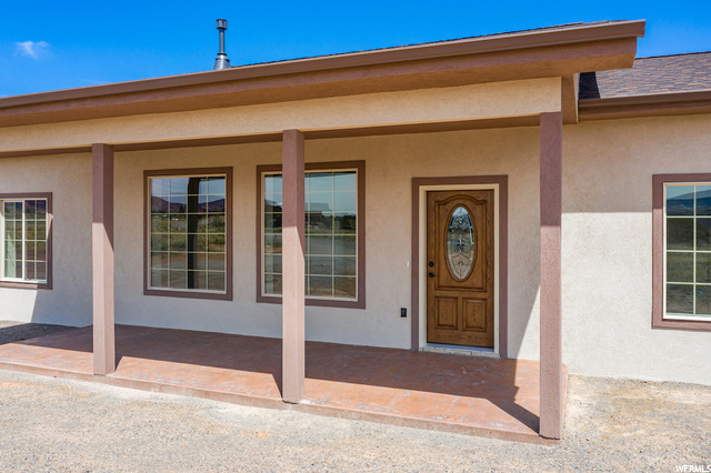 929 E Torrey Breaks Cir, Torrey, UT 84775 — photo 2