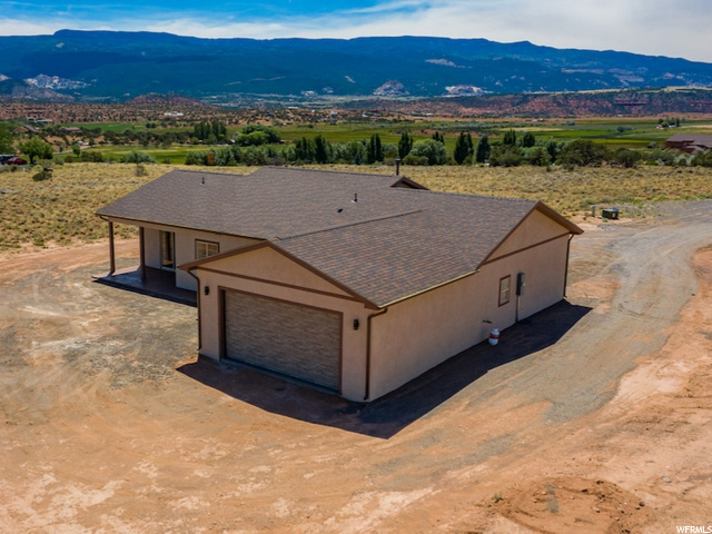 929 E Torrey Breaks Cir, Torrey, UT 84775 — photo 9