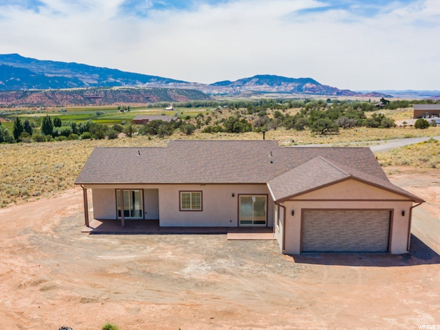 929 E Torrey Breaks Cir, Torrey, UT 84775 — photo 5