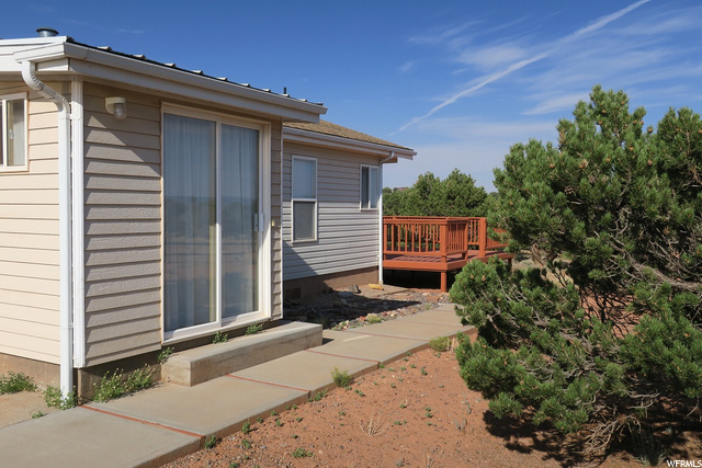 357 W Sleeping Rainbow Dr, Torrey, UT 84775 — photo 3