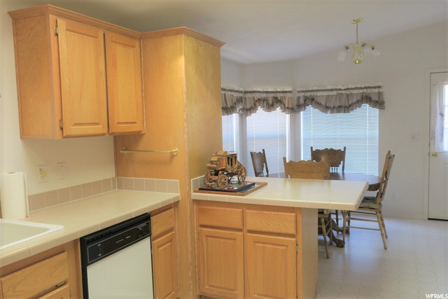 357 W Sleeping Rainbow Dr, Torrey, UT 84775 — photo 4