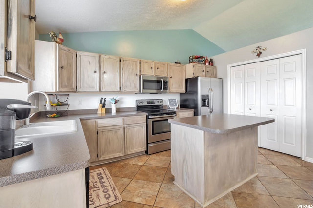 5249 S 3925 W, Roy, UT 84067 — photo 8