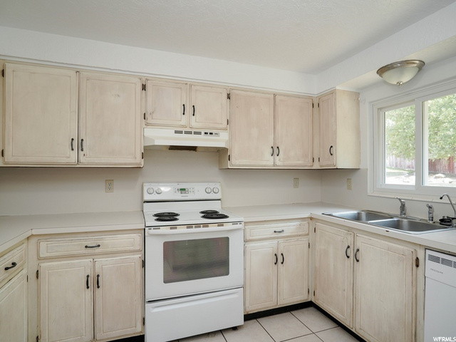 2098 N 1600 E, Layton, UT 84040 — photo 7