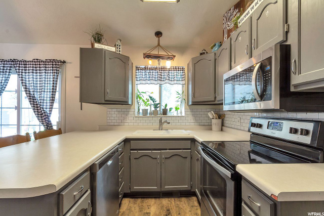 593 W 950 N, Clinton, UT 84015 — photo 9