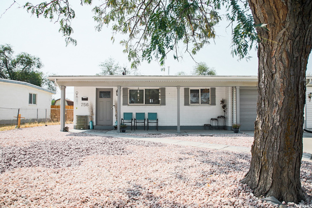 756 E Carnation Dr, Sandy, UT 84094 — photo 2