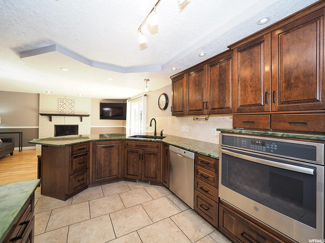 1452 N Easthills Cir, Bountiful, UT 84010 — photo 9
