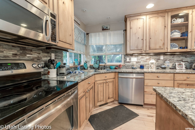 2275 E Deere View Dr, Layton, UT 84040 — photo 9