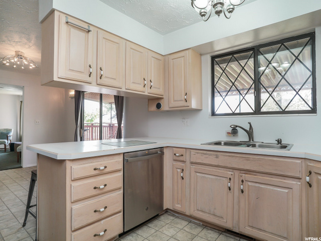 663 N 300 E, Kaysville, UT 84037 — photo 9