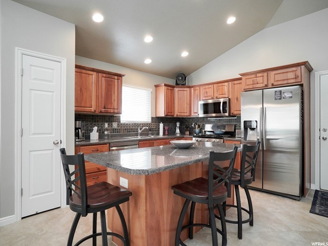 901 E James Cir, Clearfield, UT 84015 — photo 4