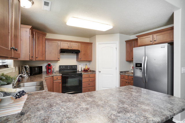 368 W Goodale Dr, Ogden, UT 84404 — photo 8