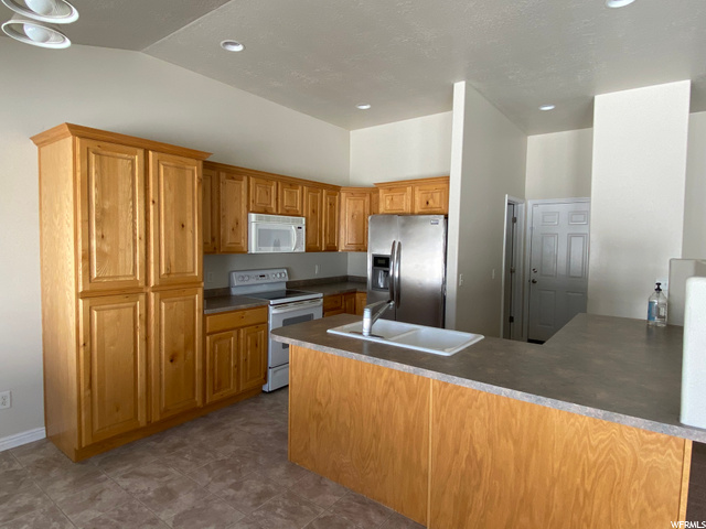 159 E Station St, Sandy, UT 84070 — photo 2